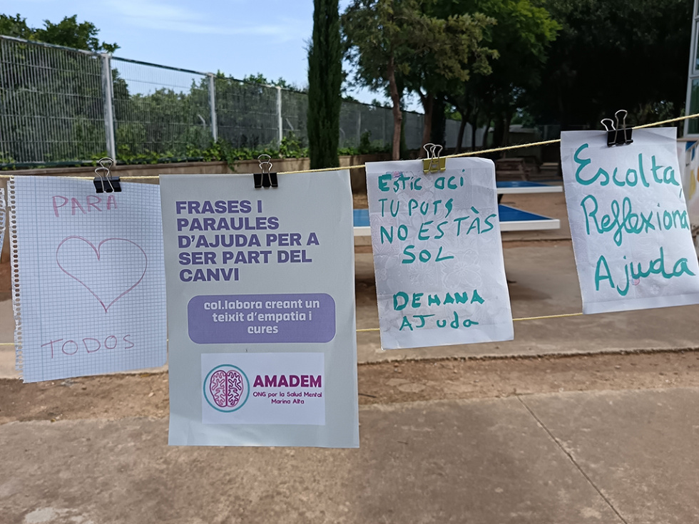 Amadem impulsa en el IES Xebic de Ondara un espacio de bienestar emocional durante el recreo