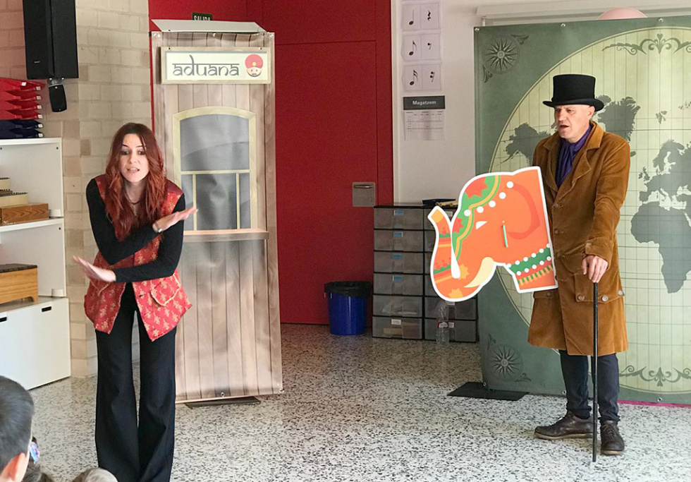 La Campanya de Teatre en l’Escoles cumple 30 años acercando a los colegios de La Marina historias que dejan huella