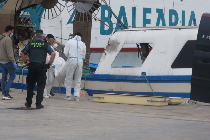 Imagen de archivo del hallazgo de uno de los cuerpos encontrados en aguas de Dénia