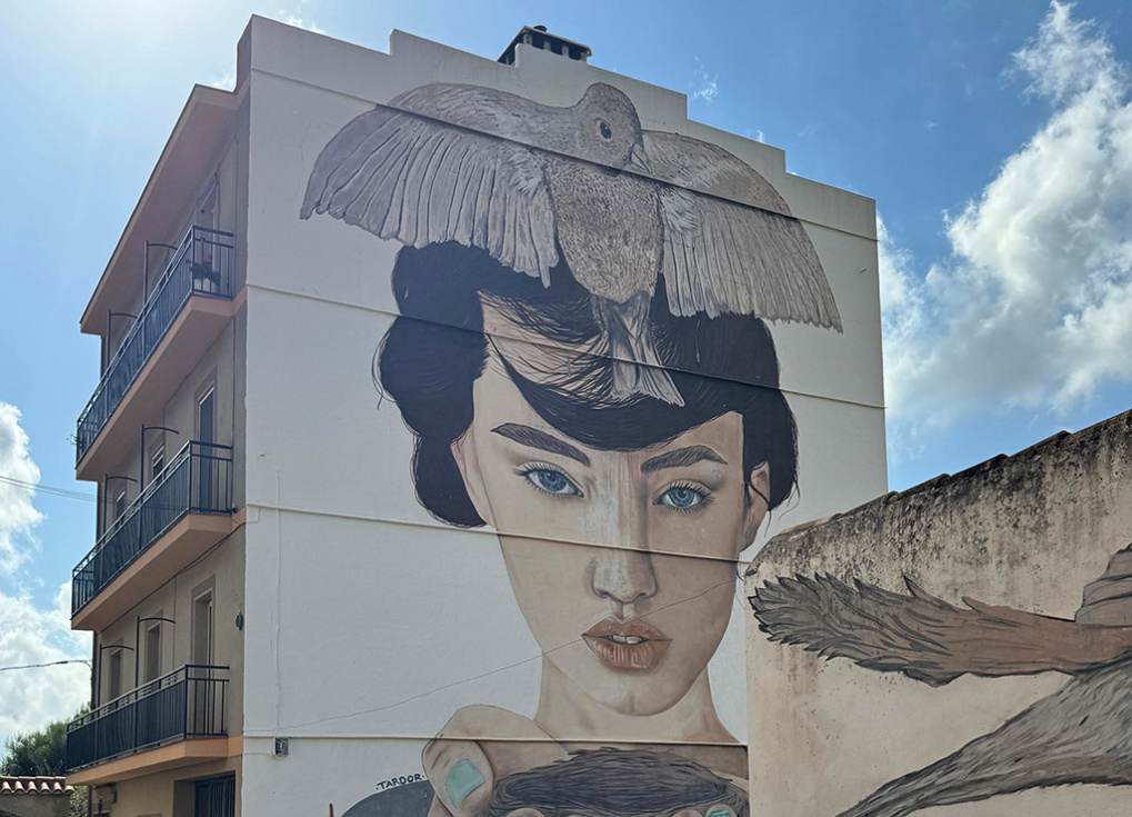 El arte urbano de Benigembla como motor para impulsar nuevas alianzas turísticas en La Marina