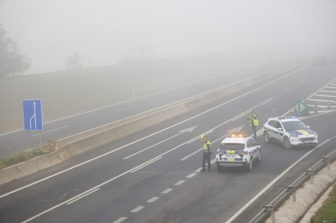 Según la información de la DGT, más de 70 carreteras, continúan afectadas por las consecuencias de las lluvias torrenciales en Comunidad Valenciana. EFE/Miguel Ángel Polo
