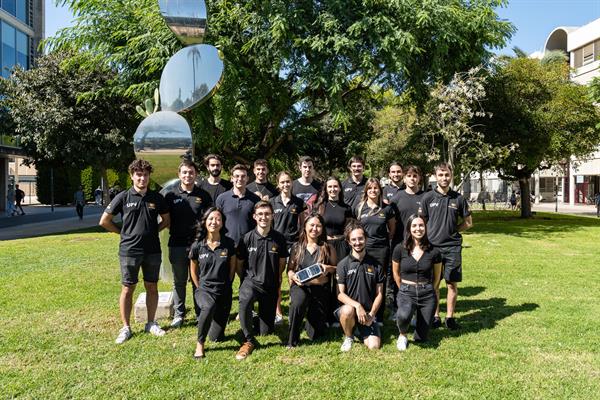 El grupo de estudiantes en una imagen de Vicente Lara y facilitada por la UPV.