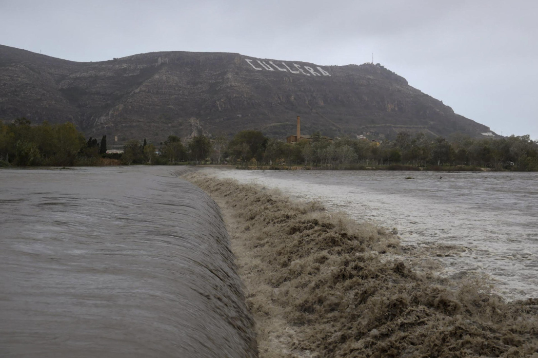 Vista general del río Júcar a su paso por Cullera (Valencia) que lleva un gran caudal debido a las lluvias torrenciales que afectan a la Comunitat Valenciana EFE/Ayuntamiento Cullera