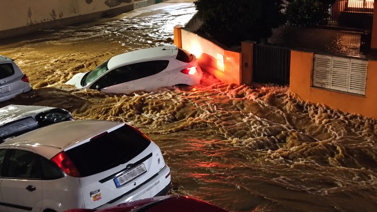 Veh&iacute;culos afectados por las inundaciones registradas durante el episodio de lluvias torrenciales en la Marina Alta.
