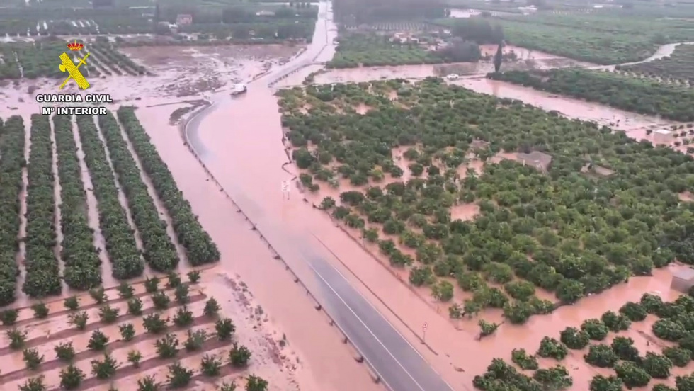 Campos y caminos afectados por las fuertes lluvias.